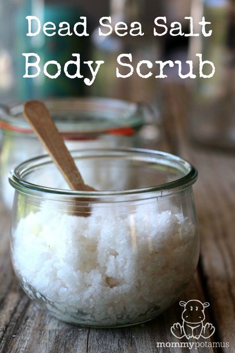 Dead Sea Salt Scrub Recipe - This scrub feels AMAZING, and it leaves skin soft and dewy.   Unlike regular salt, which can be drying, it contains minerals which actually hydrate and support skin health. Sea Salt Scrub Recipe, Dead Sea Salt Scrub, Salt Scrub Recipe, Sea Salt Scrub, Sea Salt Body Scrub, Sea Salt Scrubs, Body Scrub Recipe, Skin Care Routine For 20s, Salt Body Scrub