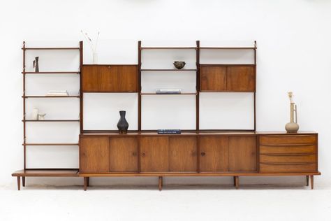 Mid Century Wall Unit, Wall Mount Entertainment Center, Kitchen Wall Units, Home Bar Cabinet, Living Room Wall Units, Bookcase Design, Mid Century Living Room, Teak Sideboard, Living Room Cabinets