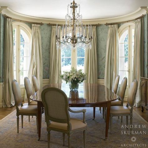 Oval Dining Table, French Architecture, Elegant Dining Room, White Rooms, Elegant Dining, American Classic, Formal Dining Room, Dining Room Design, Dining Room Sets