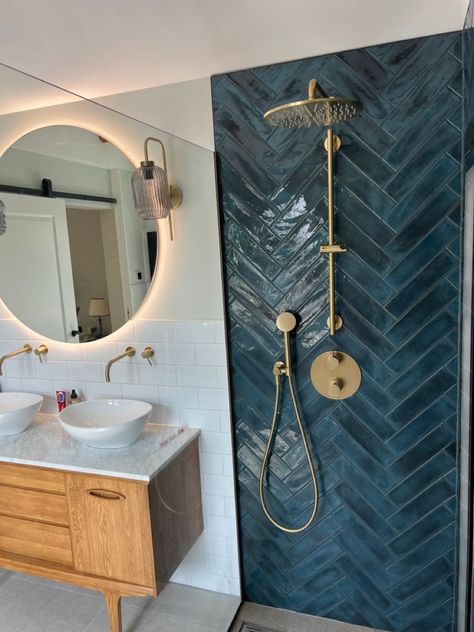 Tiled Shower With Gold Fixtures, Shower Room Blue, Family Bathroom Blue, Blue And Gold Bathroom Tiles, Dark Blue Tile Shower Wall, Dark Blue Bathroom Tile Ideas, Gold And Dark Blue Bathroom, Bathroom Blue And Gold, Navy Blue Tiles Bathroom