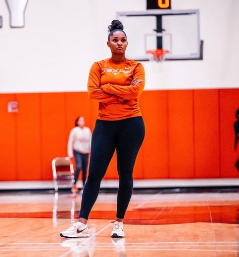 Sydney Carter on Instagram: "🤘🏽🧡" Sydney Carter, Vision Board Book, Coach Carter, Black Femininity, Love And Basketball, Weekend Outfit, Elegant Woman, Something Special, Fashion Clothes Women