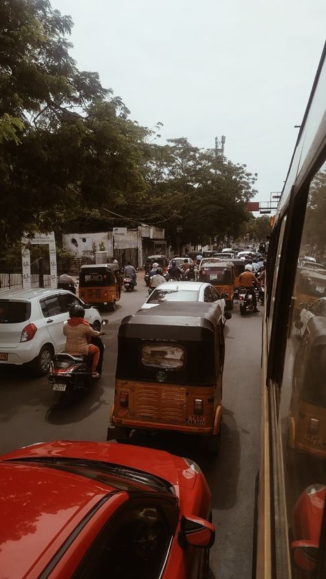 #chennai #chennaiaesthetics #madras #madrasaesthetics #random #randomaesthetics #aesthetic #aesthetics #trafficaesthetics Anna Nagar Chennai Aesthetic, Indian Road Aesthetic, Indian Roads Photography, Chennai Aesthetic Pictures, Iit Madras Aesthetic, Chennai Snapchat Stories, Road Aesthetic Pictures, Madras Aesthetic, Indian City Aesthetic