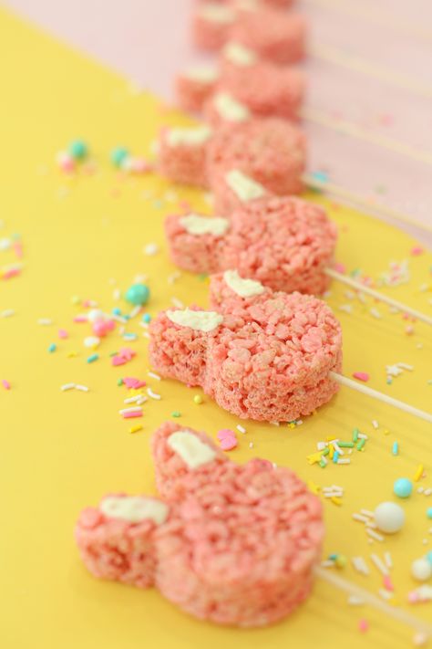 How to make bunny Rice Krispies Treats for Easter Bunny Rice Krispie Treats, Easter Rice Krispies, Rice Krispies Pops, Easter Rice Krispie Treats, How To Make Pink, Rice Recipes For Dinner, Rice Krispies Treats, Krispies Treats, Bunny Party