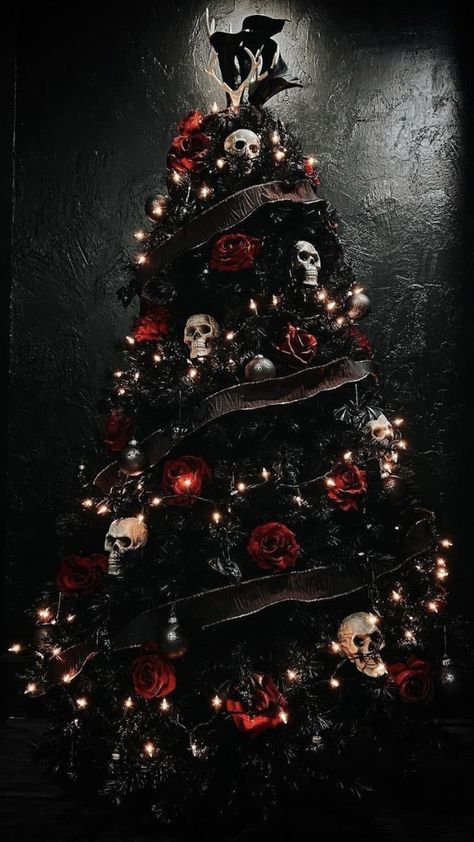 Black Christmas Decorations, Halloween Christmas Tree, Christmas Tree Inspo, Scary Christmas, Creepy Christmas, Dark Christmas, Black Christmas Trees, Christmas Themes Decorations, Christmas Inspo