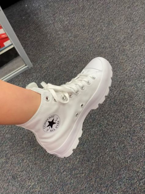 Sneakers For Teenage Girl, Converse Girl Aesthetic, Thick Converse, Popular Shoes For Teens, Platform Converse Aesthetic, Shoes For Teenage Girl, Platforms Converse, Converse For Girls, White Shoes Aesthetic