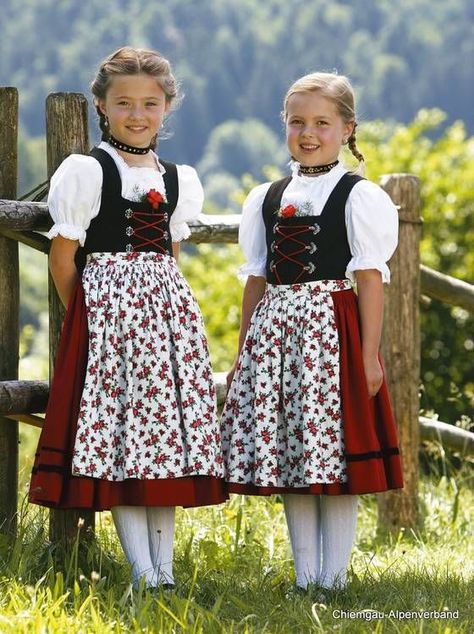 www.chiemgau-alpenverband.de German Traditional Clothing, Traditional German Clothing, German Traditional Dress, German Costume, German Clothing, German Outfit, Costumes Around The World, German Dress, German Girl