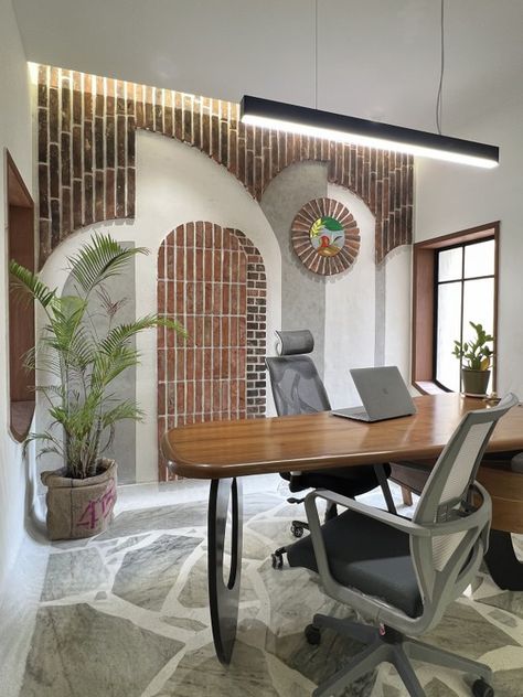 Architects Office Interior Design, Creative Office Ideas Workspaces, Commercial Office Lobby Design, Architects Office Design, Small Meeting Room Design Creative, Wall Panelling For Office, Wall Paneling For Office, Boss Cabin Design Office, Office Wall Panelling Design