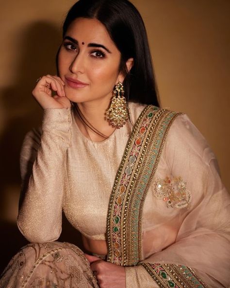 Katrina Kaif on Instagram: "🤍🎄🎥" Jhumka Designs, Photoshoot Pics, Indian Photoshoot, Indian Woman, Ethnic Looks, Katrina Kaif, Stylish Wedding, Fairy Dress, Bollywood Actress