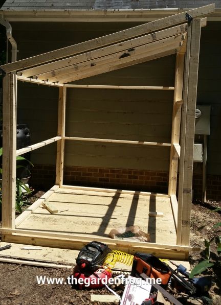 Garage Redo, Building A Wood Shed, Dog Shelters, Rustic Shed, Small Garden Shed, Backyard Storage Sheds, Diy Storage Shed, Pallet Shed, Wood Shed Plans