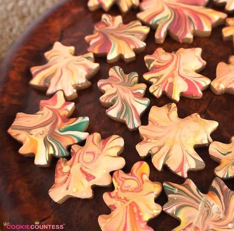 Fall Leaves Cookies, Leaves Cookies, Dipping Cookies, Ice Cookies, Fall Decorated Cookies, Swirl Cookies, Cookie Countess, Gingerbread House Cookies, Leaf Cookies