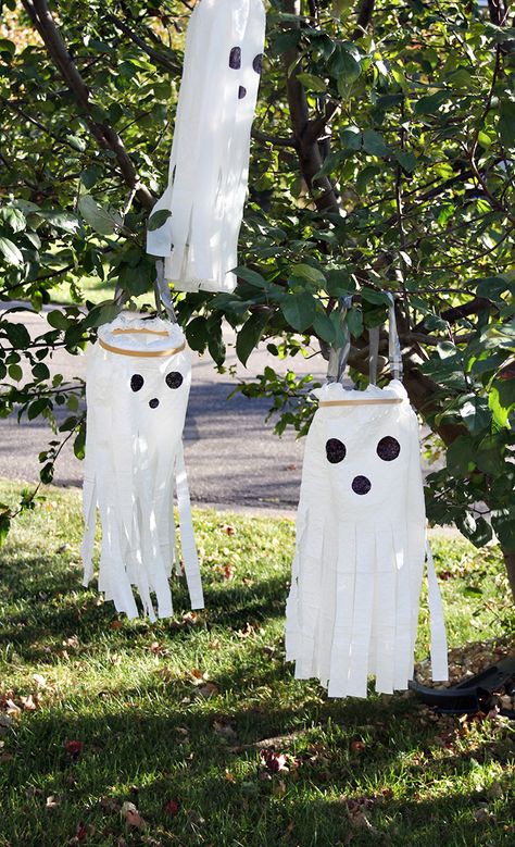 DIY Windsock Ghosts - Plastic Bag Ghost Craft - DIY Halloween Decorations | Small for Big Fun Diy Halloween Decorations, Ghost Crafts, Dekor Diy, Trash Bag, Trash Bags, Art Clipart, Permanent Marker, Plastic Bags, Samhain