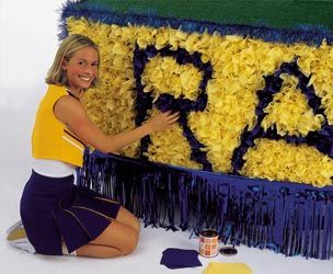 Parade Floats. How sore the fingers got from stuffing the tissue into the chicken wire. Do they make them like this anymore? Parade Float Diy, Parade Float Theme, Parade Float Decorations, Carnival Floats, Homecoming Decorations, Mardi Gras Float, Homecoming Floats, Christmas Parade Floats, High School Homecoming