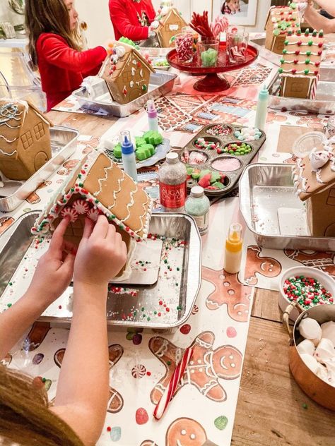 Host a fun gingerbread house decorating party for kids! Celebrate the holidays with this fun party that is sure to become a yearly tradition! Fun Gingerbread House, Gingerbread House Decorating Party, Gingerbread House Decorating, Freetime Activities, Making Slime, Gingerbread Party, Slime Party, Christmas Bucket, Christmas Dreaming