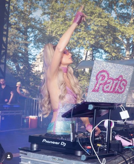 Paris Hilton Dj, Paris Hilton Aesthetic, Paris Hilton Style, Pride 2023, Pioneer Dj, Jet Setter, Paris Hilton, Trend Setter, York City