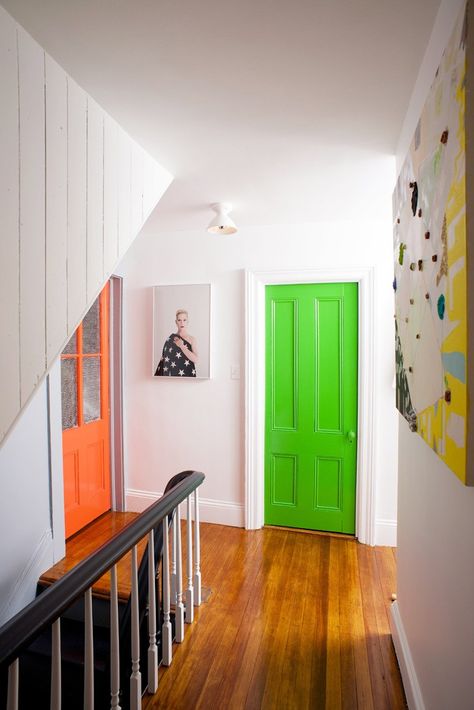 Eye-Catching Bold Doors -white hall with bold doors create a unique, playful atmosphere that feels fresh & cheeky! Painted Interior Door, Interior Door Colors, Painted Interior Doors, Apartment Decoration, Door Design Interior, Room Black, Interior Painting, Green Door, Interior Paint Colors