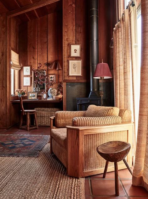 Mediation Room Ideas Home, Garden Room Addition, 70s Lake House, Cosy Cabin Interior, Cabin Style Living Room Rustic, Antique Western Decor, Eclectic Cabin, 70s Cabin, Modern Log Cabin Interior