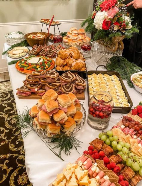 Friendsgiving Brunch, Arab Lifestyle, Taco Birthday, Mini Bride, House Gadgets, Resep Brownies, Hunter Wedding, Food Buffet, Avocado Salad Recipes