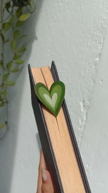 Bookmarks Diy, Bookmark Crochet, Handmade Bookmarks Diy, Heart 3d, Penanda Buku, Heart Bookmark, Painting Pastel, Diy Crafts Bookmarks, Creative Bookmarks