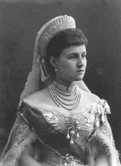 Grand Duchess Vladimir, Queen Mary Of England, King George I, Prince Michael Of Kent, Greek Royal Family, Royal Crown Jewels, Eastern Countries, Tsar Nicholas Ii, Court Dresses