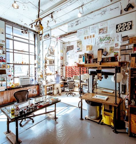 *Artist Casey Neistat’s Organized Chaos* Casey Neistat, New York Home Art Studios, Art Studio Space, Art Studio Organization, Art Studio Design, Decor Studio, Artistic Space, Art Studio At Home, Studio Organization, Creative Workspace