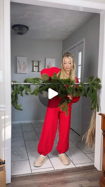 Christmas Over Door Garland, Christmas Decorated Archways, Door Arch Garland Christmas, Christmas Indoor Staircase Decor, Arch Way Christmas Garland, Large Christmas Garland, Christmas Decor Ideas For Doorway, Christmas Garland Interior Doorway, Christmas Garland Over Arched Doorway