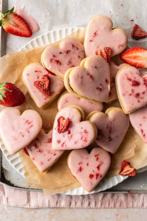 Strawberry Shortbread Cookies, Iced Shortbread Cookies, Strawberry Shortbread, Valentines Baking, Dipped Cookies, Valentine Desserts, Shortbread Cookie, Valentines Day Cookies, Shortbread Cookies