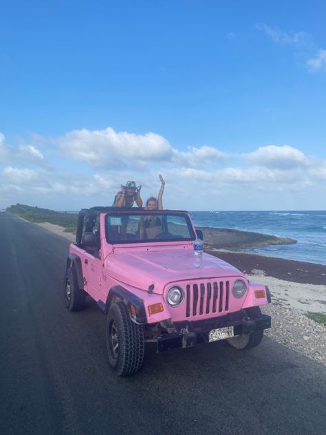 Pink Jeep Wrangler, Beach Jeep, White Jeep, Pink Jeep, Beach Cars, Summer Picture Poses, Dream Cars Jeep, Girly Car, Summer Goals