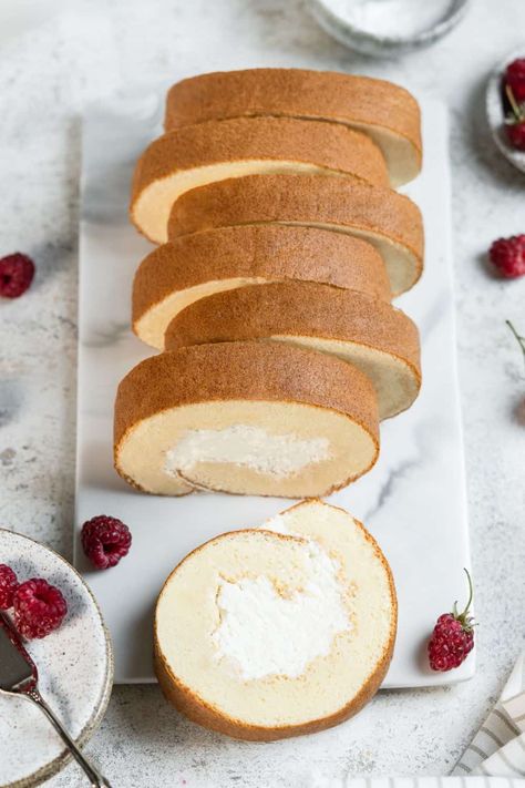 Japanese Roll Cake Recipe, Swiss Roll Aesthetic, Vanilla Roll Cake Recipe, Japanese Swiss Roll, Cake Roll Recipes Easy, Sponge Roll Cake, Vanilla Cake Roll, Vanilla Swiss Roll Recipe, Vanilla Roll Cake