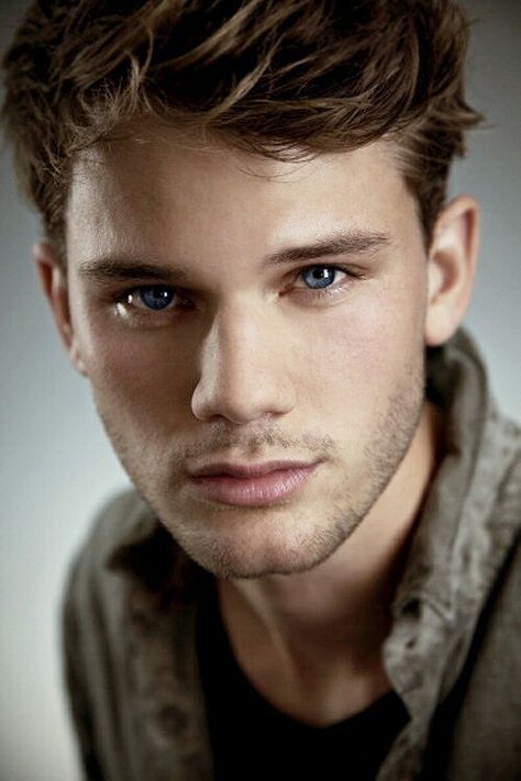 Budapest Jeremy Irvine, Fangirl Problems, Male Actors, British Actors, Male Face, Male Beauty, Celebrities Male, Beautiful Eyes, Face Claims