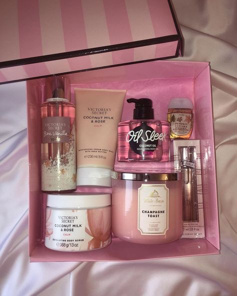 Skincare Present Ideas, Victoria Secret Gift Basket, Skincare Gift Box Ideas, 5 Below Finds, Girly Gift Baskets, Skincare Gift Basket, Gift Set Ideas, Pink Gift Basket, Cute Gifts For Friends