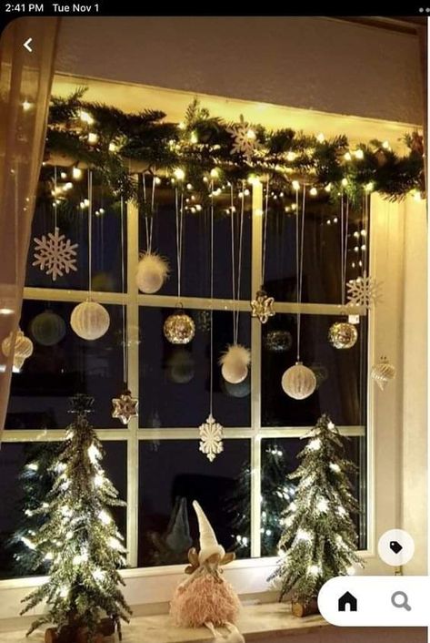 Dekoratívne Vence, Christmas Decorations Apartment, Christmas Apartment, Christmas Window Decorations, Christmas Decor Inspiration, Christmas Themes Decorations, Christmas Inspo, Christmas Decorations For The Home, Christmas Window