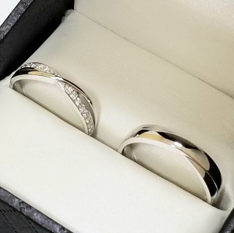 His and hers wedding bands, wedding band set, wedding ring set, couple rings made in solid 14k white gold, yellow gold, or rose gold Infinity bands with a twist that has a simple and sleek timeless design. Here is the link to the mens band sold separately: https://www.etsy.com/listing/713724638/mens-wedding-band-made-in-your-choice-of?ref=shop_home_active_1&frs=1 Here is the link to the womens band sold separately: https://www.etsy.com/listing/727583683/womens-wedding-band-wedding-ring-in?re Ring Set Couple, His And Hers Wedding Bands, Wedding Rings Sets His And Hers, Couple Ring Design, Set Couple, Couples Wedding Bands, Engagement Rings Couple, Infinity Ring Wedding, Matching Wedding Rings