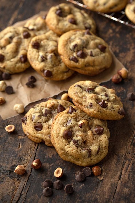 Pictures Of Baked Goods, Cookie Asethic, Cookie Photoshoot Ideas, Chocolate Chip Cookies Photography, Cookies Astethic, Chocolate Chip Cookies Aesthetic, Cookies Photoshoot, Cookie Photoshoot, Cookies Pictures