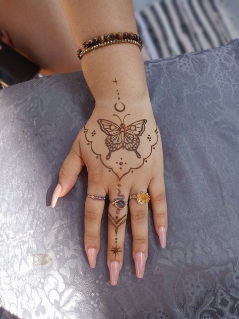 Henna Motive, Tattoo Designs Henna, Small Henna Tattoos, Small Henna Designs, Henne Tattoo, Cute Henna Designs, Tattoos Henna, Cute Henna Tattoos, Jagua Henna