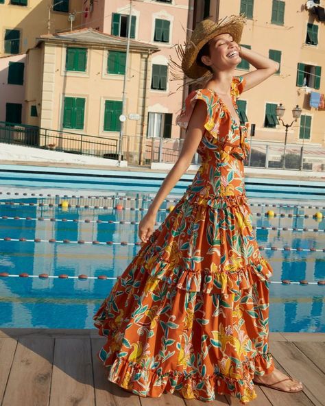 How To Dress Like An Italian Woman: Summer Edition Italian Fashion Summer, Italian Dresses, Italian Summer Outfits, Scarlett Dresses, Plum Dress, Italian Dress, European Summer Outfits, Mothers Dresses, Vogue Russia