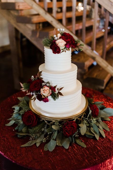 Cake Decor Wedding, Burgundy Fall Wedding Theme, February Wedding Ideas Decoration, Deep Red Wedding Theme, Cabernet Wedding, Burgundy Wedding Arch, 2026 Wedding, Burgundy Wedding Theme, Burgundy Wedding Cake