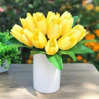 Lakehouse Vibes, Fake Flower Centerpieces, Tulip Centerpiece, Growing Tulips, Silk Flower Centerpieces, Silk Tulips, Tulip Decor, Tulips Arrangement, White Ceramic Vase