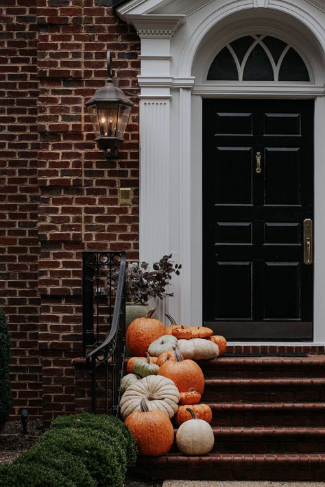 Small Porch Fall Decorating Ideas, Porch Fall Decorating Ideas, Porch Fall Decor, Indoor Fall Decor, Small Porch, Porch Pumpkins, Railings Outdoor, Fall Front Porch Decor, Fall Entertaining