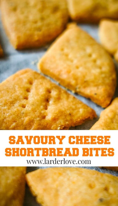 Savory Biscuits Recipe, Nibbles Ideas, Cheese Shortbread, Homemade Crackers Recipe, Shortbread Bites, Cheese Pastry, Savoury Biscuits, Savory Cheese, Homemade Crackers