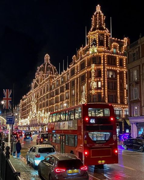 London Life Aesthetic, British Lifestyle, Sloane Square, Amazing Eyes, Aesthetic London, Medieval Knights, London Dreams, Living In London, London Baby