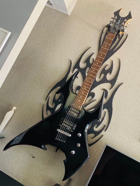 Metal Guitars, Heavy Metal Guitar, Pretty Guitars, Instruments Art, Metal Guitar, Electric Guitar Design, Guitar Obsession, Guitar Photography, Unique Guitars