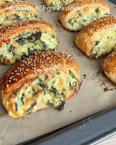 Pastry Filling, Brunch Quiche, Jarlsberg, Puff Pastry Filling, Spinach Feta, Puff Pastry Recipes, Spinach And Feta, Frozen Spinach, Egg White