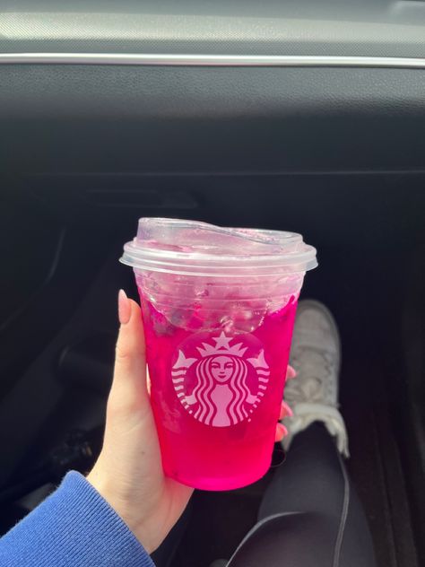 Refreshers Starbucks, Drink Mango, Mango Lemonade, Smoothie Drink Recipes, Starbucks Refreshers, Food Therapy, Instagram Beach, Smoothie Drinks, Starbucks Drinks