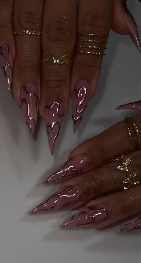 Pink Stilettos Nails, Gold Shiny Nails, Nail Designs Stiletto Almond, Nail Stiletto Design, Stalitoes Nails Design, Stelltos Nails Design, Pink And Gold Almond Nails, Almond Stiletto Nails Design, Extra Long Almond Nails