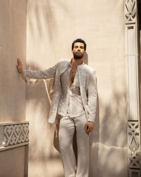 Menswear Indo Western Outfits For Men, Indo Western Dress For Men, Outfit For Wedding, India Fashion Men, Suit For Men Wedding, Man Dress Design, Indian Wedding Clothes For Men, Faraz Manan, Sherwani For Men Wedding