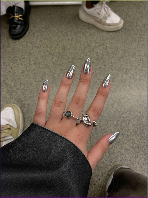 Chrome Nails Silver, Cute Press On Nails, Chrome Nail Designs, Nails Metallic, Nails Rings, Nails Press Ons, Nails Minimalist, Nails Y2k, August Nails