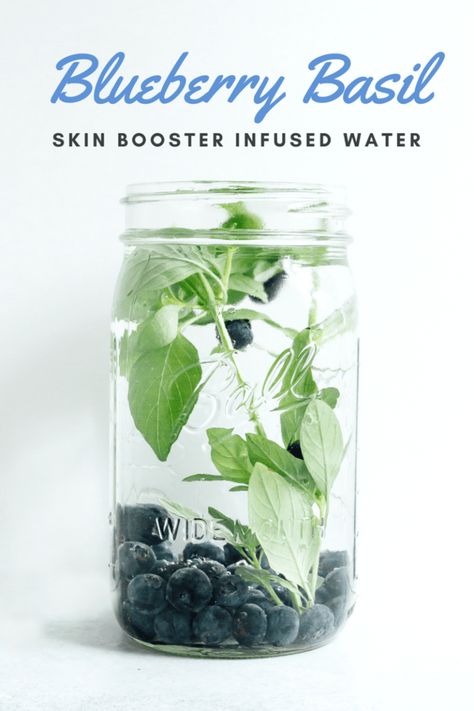 Rosemary Raspberry Infused Water // Recovery Booster Basil Infused Water, Blueberry Basil, Fruit Infused Water Recipes, Eating Bird Food, Detox Waters, Skin Booster, Natural Detox Drinks, Infused Water Recipes, Fruit Infused Water