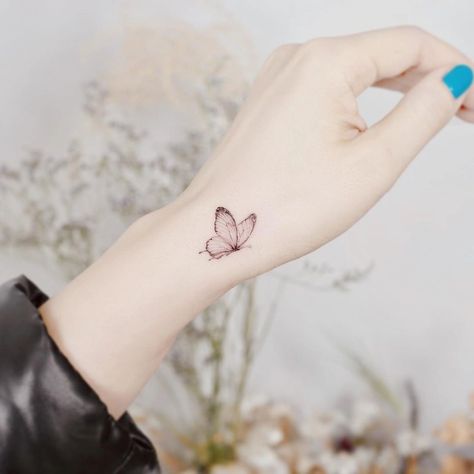 55 Butterfly Hand Tattoo Ideas That Soar Above The Rest | 55 Butterfly Hand Tattoo Thinking About A Butterfly Hand Tattoo? Get Inspired By These Soaring Ideas. Lifestyle Cat Face Tattoos, Hand Tattoo Ideas, Feminist Tattoo, Butterfly Hand Tattoo, Hand Tattoos For Girls, Girl Arm Tattoos, Chic Tattoo, Cute Hand Tattoos, Small Butterfly Tattoo