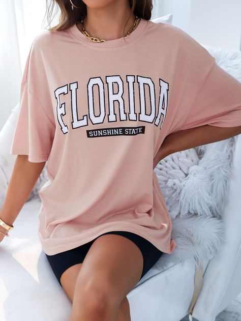 Free Returns ✓ Free Shipping On Orders $49+ ✓. Letter Graphic Drop Shoulder Oversized Tee- Women T-Shirts at SHEIN. Cute Oversized Shirts, Cute Summer Shirts, Preppy Shirt, Baggy T-shirt, Drop Shoulder Tee, Oversized Graphic Tee, Cute Preppy Outfits, Shirts For Teens, Back To School Outfits