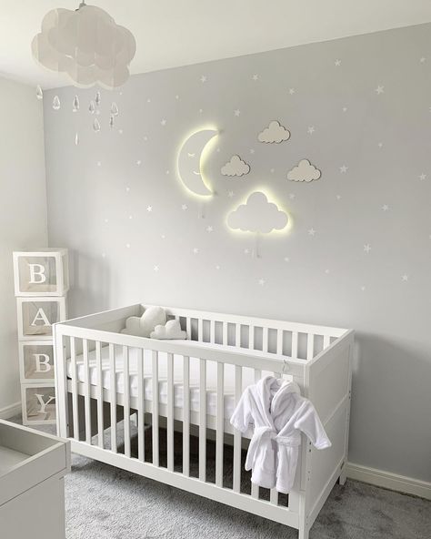 Newborn Baby Room Ideas, Cloud Nursery Theme, Cozy Baby Room, Ideas Habitaciones, Newborn Room, Marble House, Baby Boy Bedroom, Baby Room Neutral, Baby Room Themes